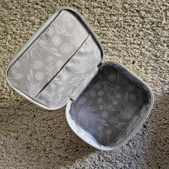 Honest Beauty cases - Picture 3 of 8